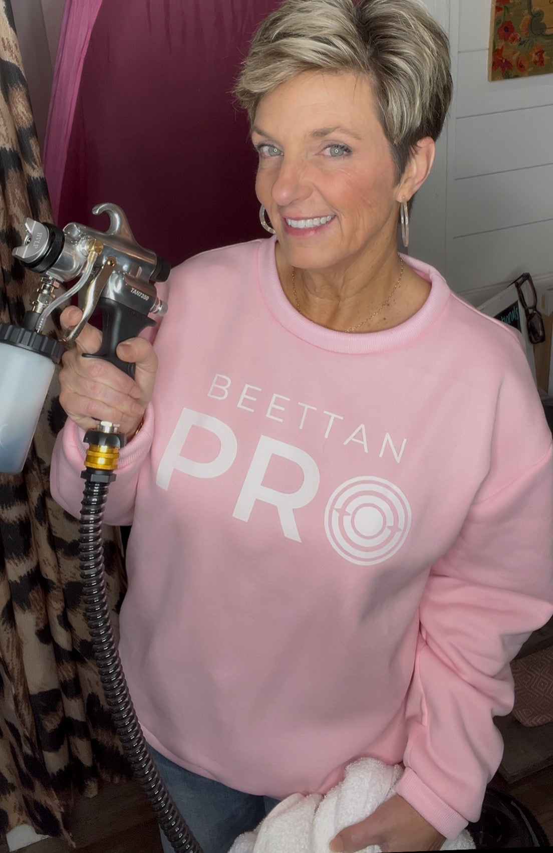 Spray Tan FAQs: My Top 7 Questions (Answered by a Certified Beettan Spray Tan Artist!)