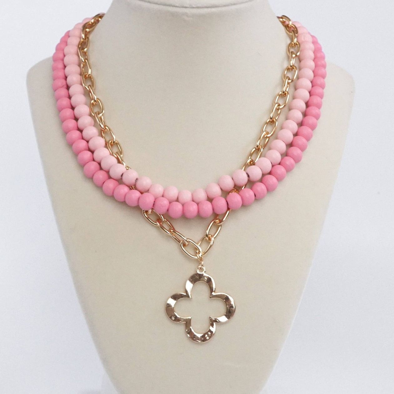 Short Necklace Wooden Beads Clover Paperclip Chain - Pinks