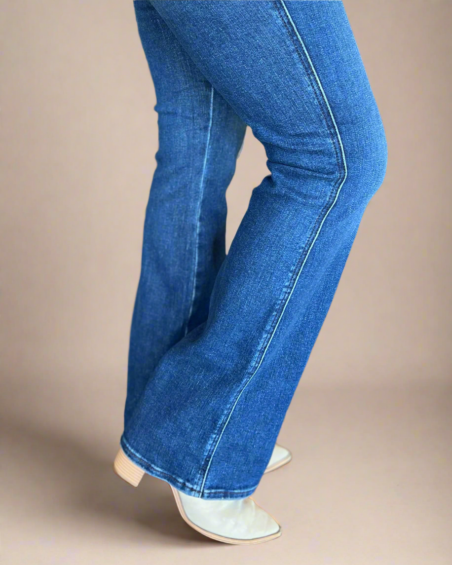 Judy Blue Tummy Control Slim Bootcut Jeans in Dark Wash