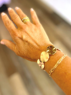 Stacy Gold Wave Disk Bracelet