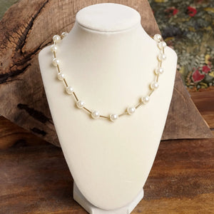 Floating Pearls Elegant Short Necklace